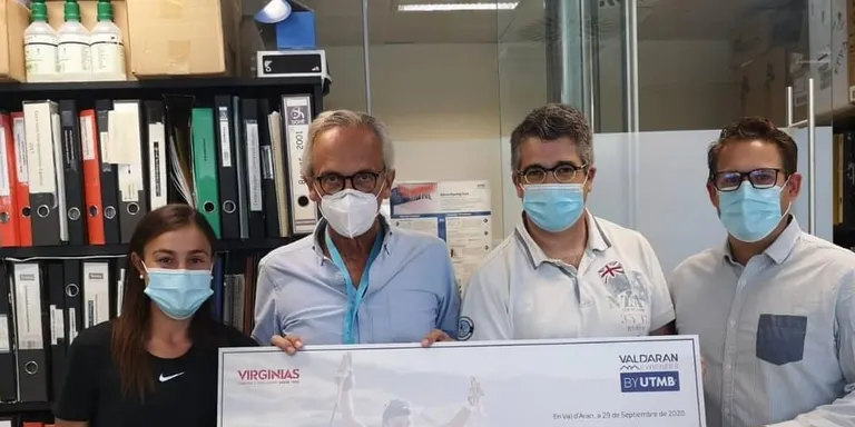 Puigarnau entrega 3.171 euros a la Fundació Lluita contra la Sida per la investigació per la Covid-19