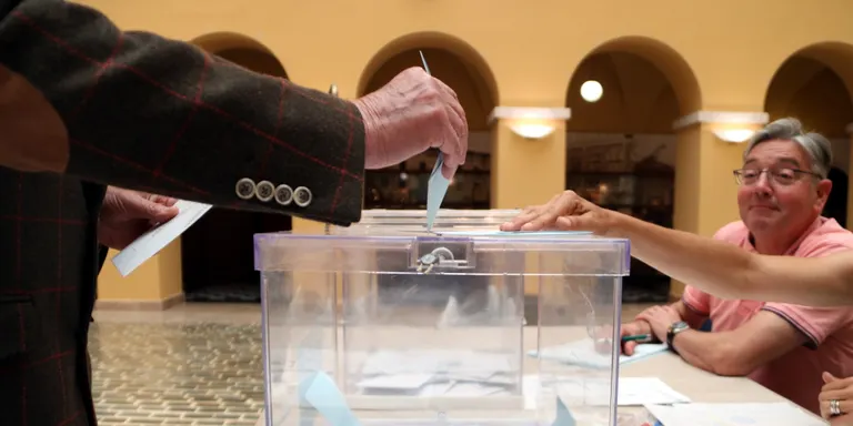 Cursa ajustada a Barcelona, ERC es juga la continuïtat a Tarragona i Lleida, i Junts afronta l'adéu de Madrenas