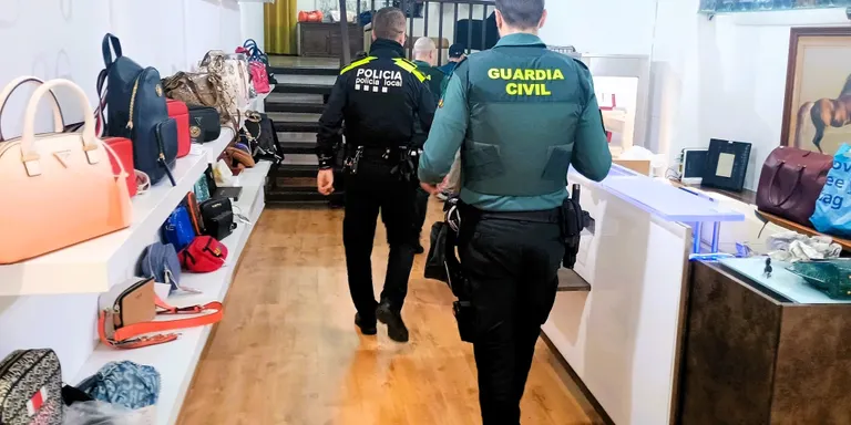 Policia Local i Guàrdia Civil aixequen quatre actes per infraccions en establiments