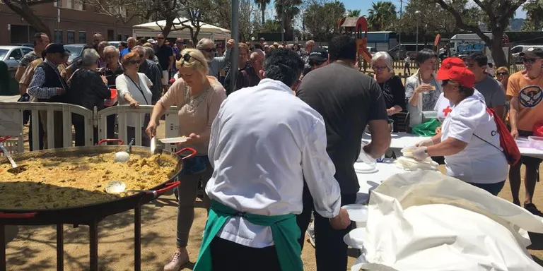 La Creu Roja recull 1.225 amb la paella solidària a Pineda