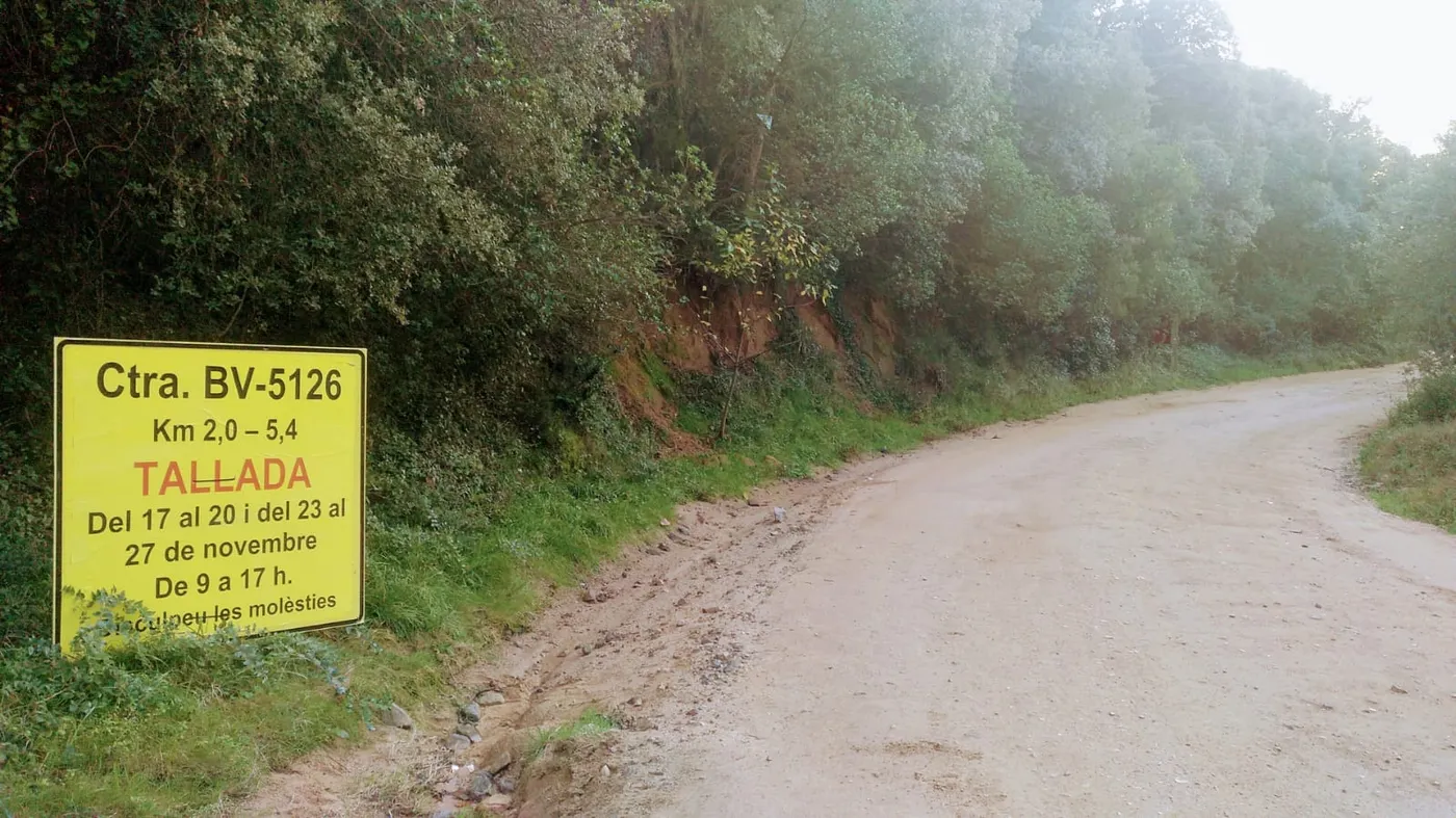 La carretera BV5126 entre l'Hospital de Calella fins a Sant Andreu, en terme de Pineda, està tallada al transit per obres de millora