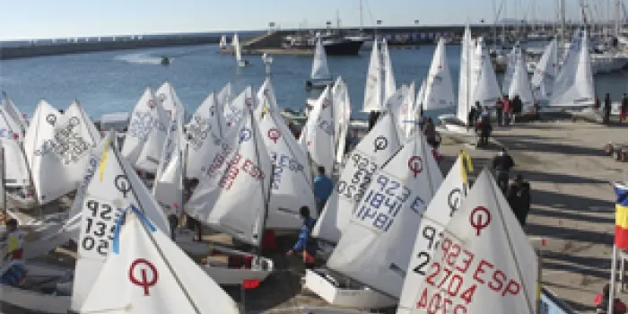 Regatistes de la classe làser i optimist del CNA participen al Gran Premi d’Andorra de Vela, disputat a El Masnou