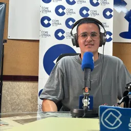 José Antonio Álvarez Quesada, mejor expediente del Grado en Finanzas y Contabilidad de la US - episode art