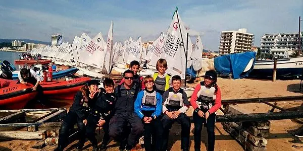 Els regatistes Hugo Rolan i Guillem Margarit participen al trofeu Palamós Optimist
