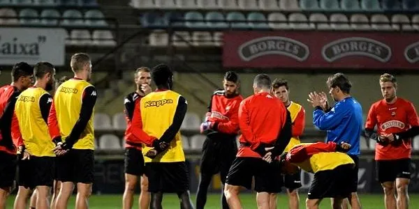 Gran paper de l’altafullenc Alberto Benito en el partit del Reus contra el Vila-real B, que ha acabat amb empat a 0