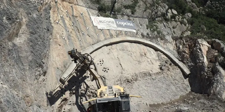 Nous talls a la carretera C-14 pels treballs d'excavació amb voladures del túnel dels Tresponts