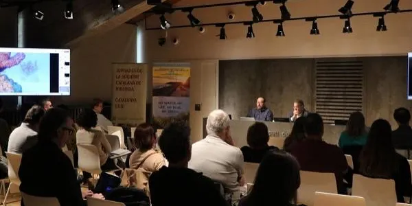 La URV porta a debat l’estat de deteriorament i la manca de sostenibilitat a les platges del territori