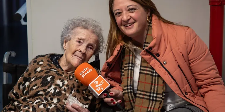 Lola (105 anys), l'àvia de Pineda: «Sóc més feliç que mai, tothom m'estima»