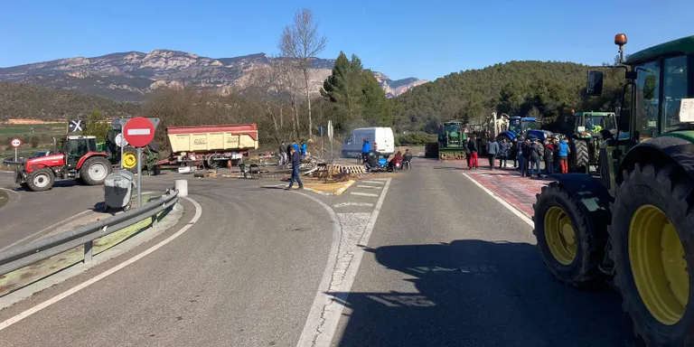 La pagesia del Solsonès aixecarà a primera hora d'aquesta tarda el tall de la C-14 a Bassella