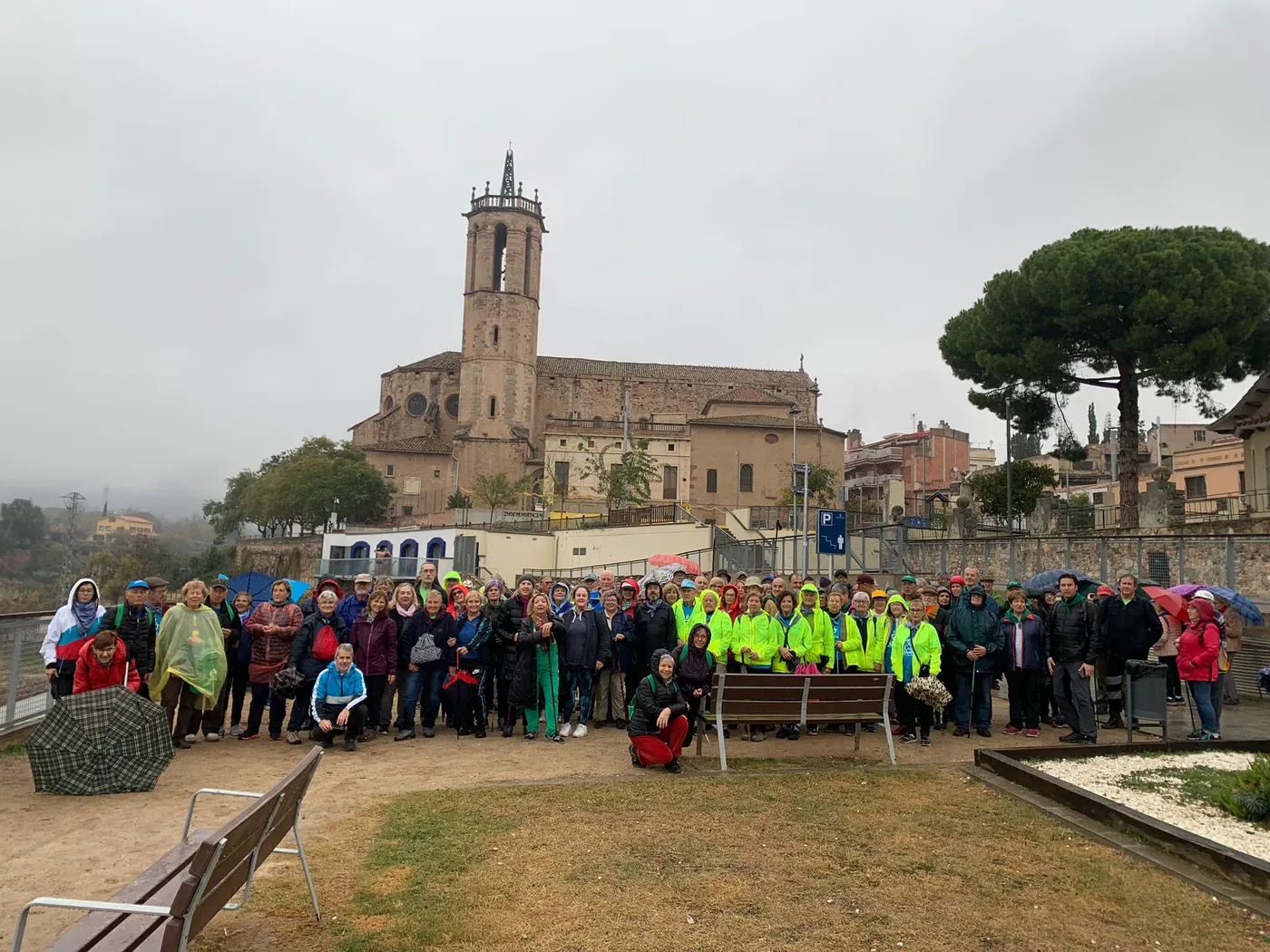 170 persones inauguren a Caldes el cicle de passejades per a gent gran «A cent cap als 100»