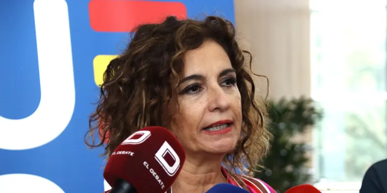 Montero replica al Govern que les comunitats "tenen els instruments necessaris" per elaborar el seu pressupost