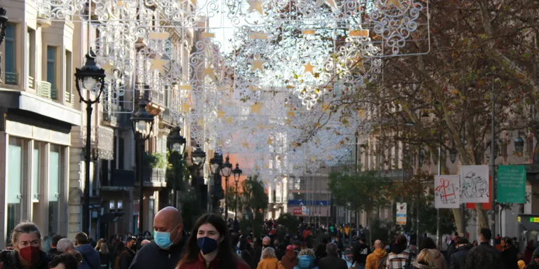 Acord entre agents socials i ajuntament per ampliar els dies d'obertura comercial en zones turístiques de Barcelona