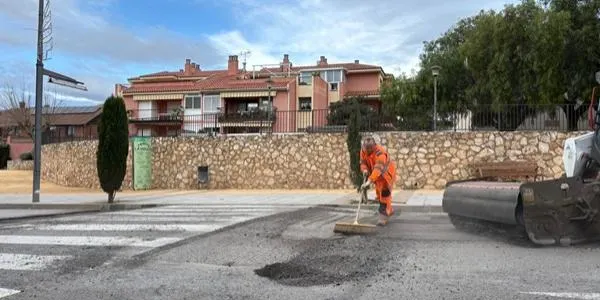 Comencen a rebaixar alguns ressalts del carrer Marquès de Tamarit d’Altafulla