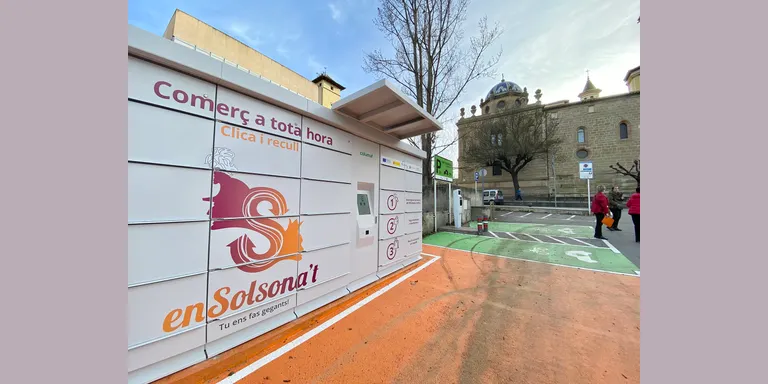 Una vintena de botigues de Solsona comencen a servir avui comandes a les taquilles "Clica i recull"
