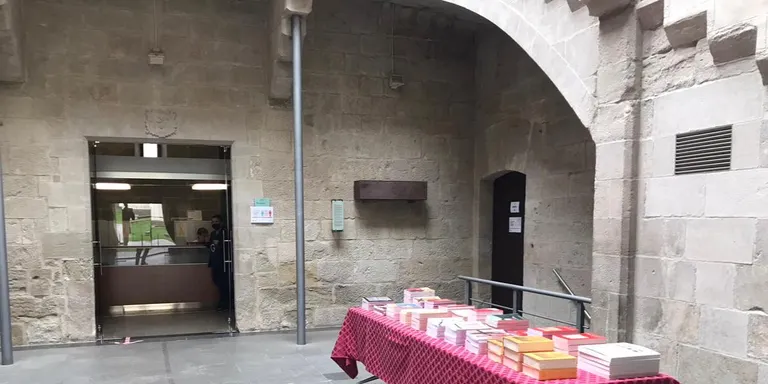 A tres dies de Sant Jordi, el Consell Comarcal torna a muntar una parada de llibres per la diada