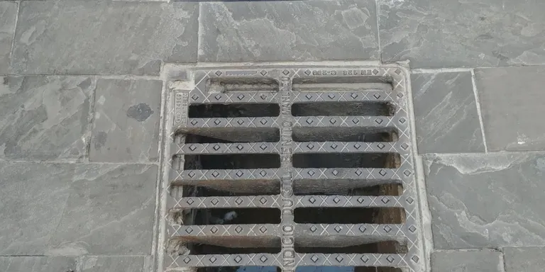 Nova acció a la Seu d'Urgell per fer front a la problemàtica de les burilles que es llencen al terra