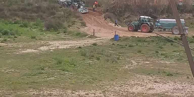 Millores als camins que porten a la bassa de laminació i la piscina