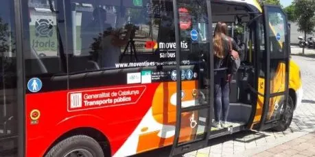 La línia de bus urbana C-13 ha tornat al 100% del servei, amb un 50% de capacitat de passatgers
