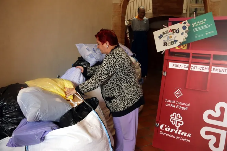 16 pobles del Pla d'Urgell inicien una campanya de recollida de roba usada per fomentar el reciclatge de roba