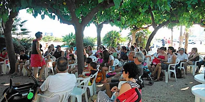 Torna la biblioplatja i el dijous de sardanes