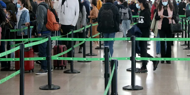 L'operació sortida de Setmana Santa revifa a l'aeroport del Prat després de dos anys de pandèmia