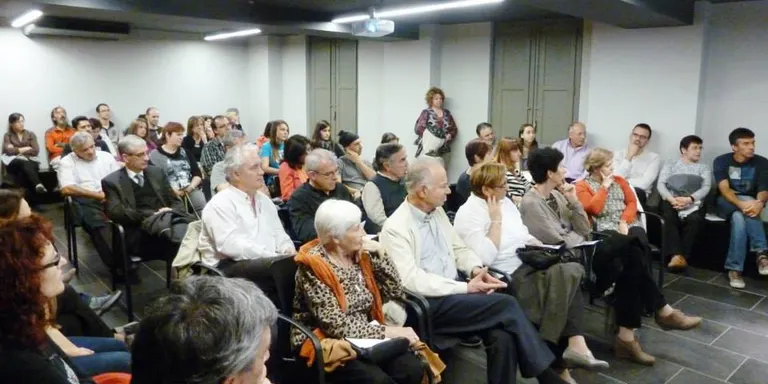 El segon cicle 'Desenterrant el passat' ha aplegat 220 persones