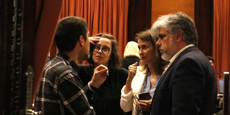 Els partits tornen a ajornar la reforma de la llei de política lingüística per fer front al 25% en castellà