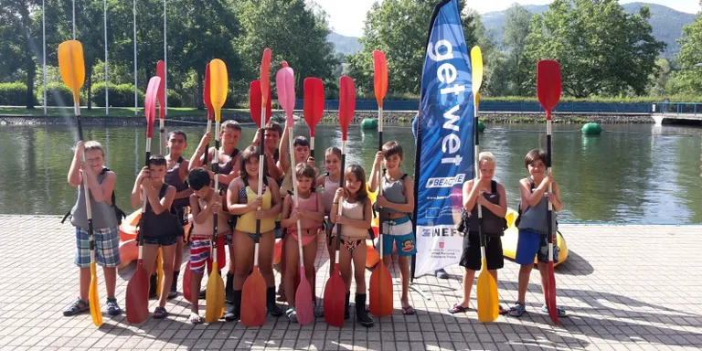 Més d'un centenar d'alumnes de l'Alt Urgell participen en la jornada GetWet al Rafting Parc