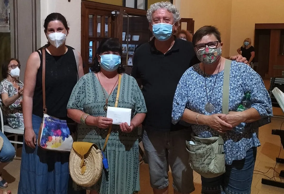 Càritas ha rebut de Fil de Gospel el donatiu de 550 del concert solidari