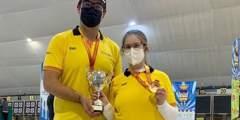 Maria Pitarch i Jordi Ricart, del Club Arquers Cambrils, es pengen el bronze al Campionat d’Espanya 3D Indoor