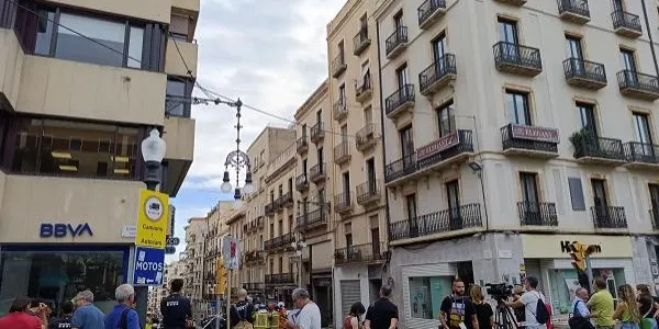 Desallotgen de forma preventiva 13 famílies de dos edificis del carrer Unió de Tarragona per perill d’esfondrament de la teulada