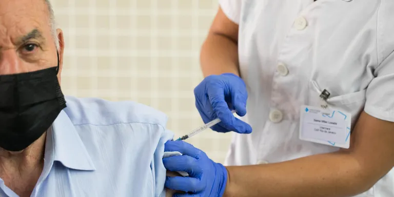Salut obrirà el 27 de juliol les cites per la vacunació contra la grip, la covid i el virus respiratori sincitial