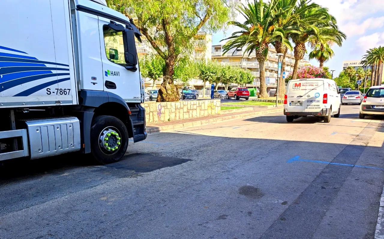 L’Ajuntament arranja un centenar de clots en diferents carrers de Cambrils