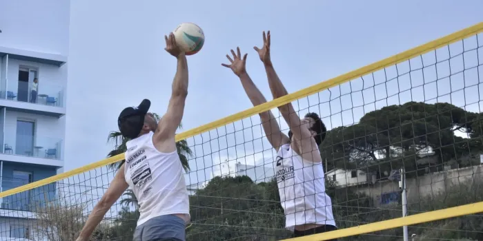 230 parelles participen en el torneig de Vòlei Platja Svatour a Masnou