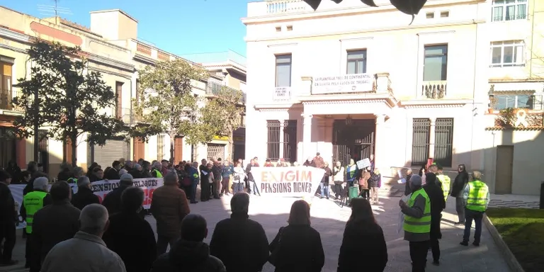 Els pensionistes rubinencs no es conformen amb la pujada de les pensions del nou govern
