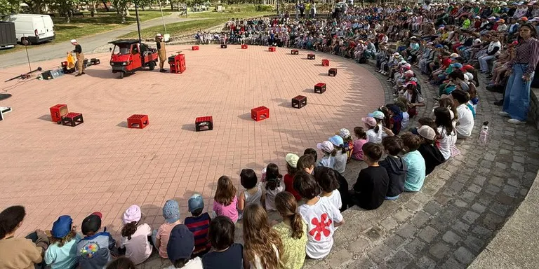 Grans i petits gaudeixen del Sant Jordi a Sant Quirze
