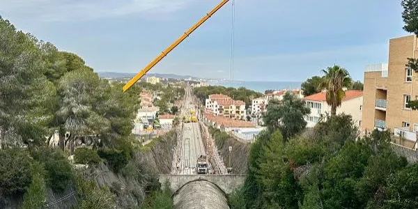 Roda de Berà llegeix la cartilla a Adif pels desperfectes a la via pública per les obres del tercer fil