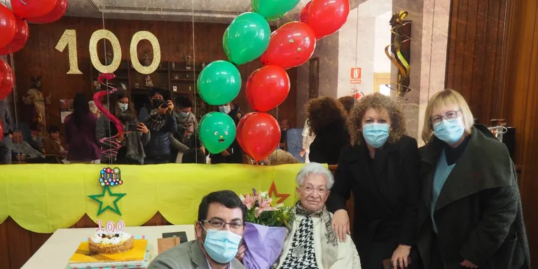 Lliurament de la Medalla Centenària de la Generalitat a Francisca Argelagues i Altable