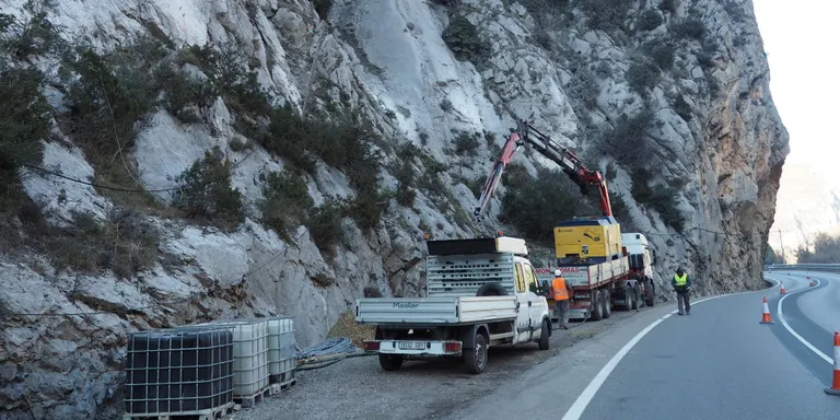 Comença la instal·lació de malles de protecció a la C-14 a Tresponts