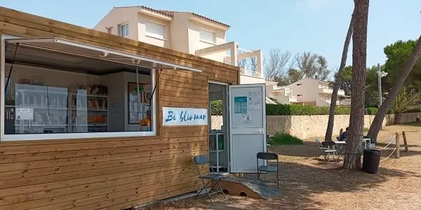 La Bibliomar atén una mitjana de 30 usuaris per dia aquest estiu de pandèmia
