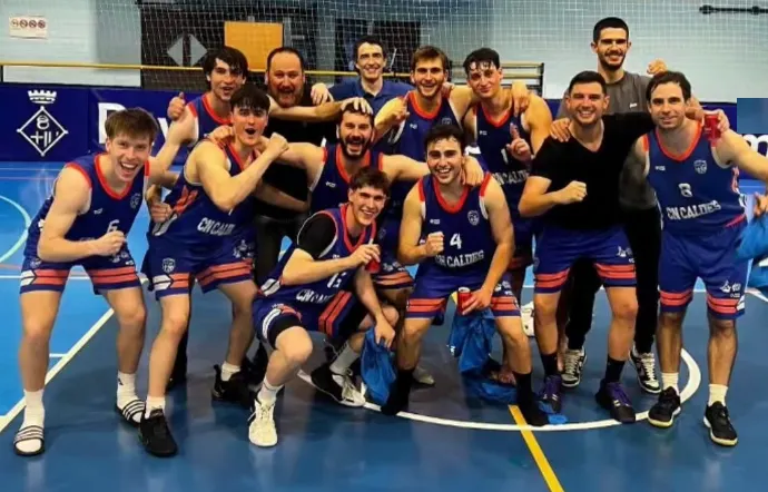 Els equips masculí i femení de bàsquet aconsegueixen la permanència