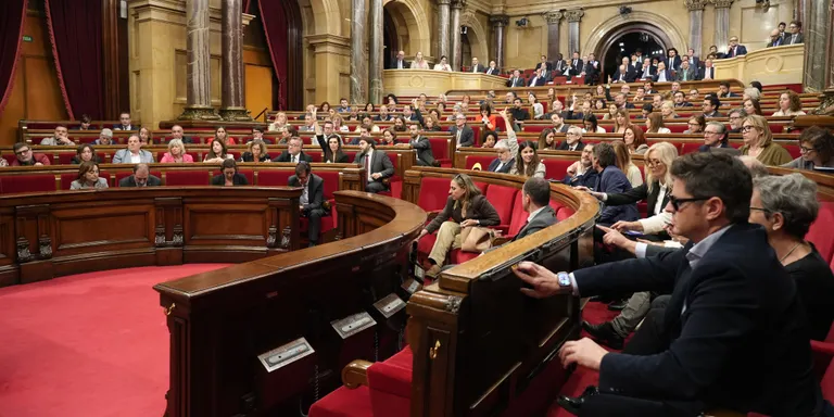 Vox i PPC s'alineen cada vegada més al Parlament en els seus postulats sobre immigració, ocupacions i seguretat