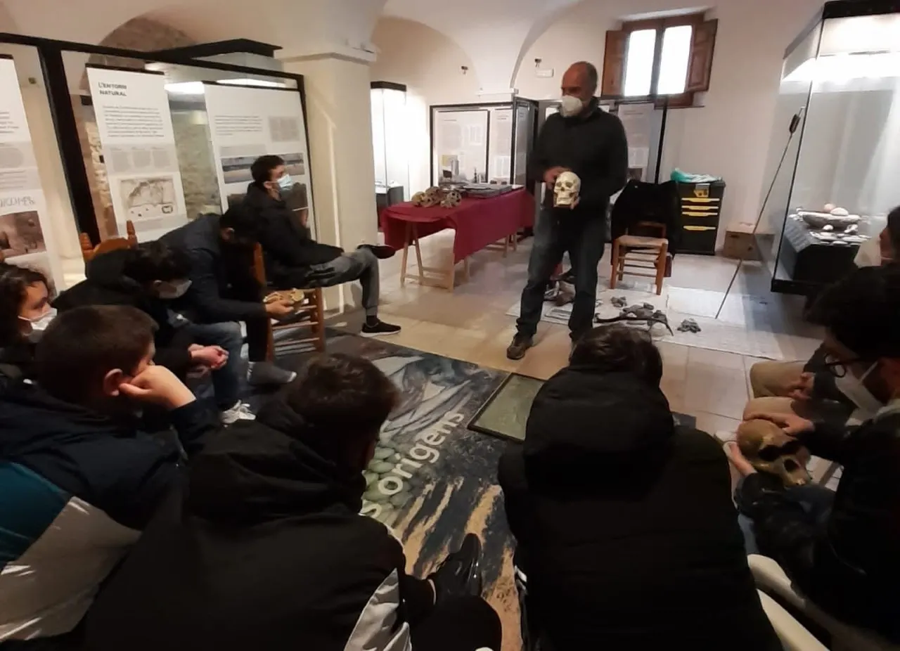 L’IPHES-Cerca mostra als escolars els avenços durant el neolític amb el projecte ‘Descobreix Cambrils’