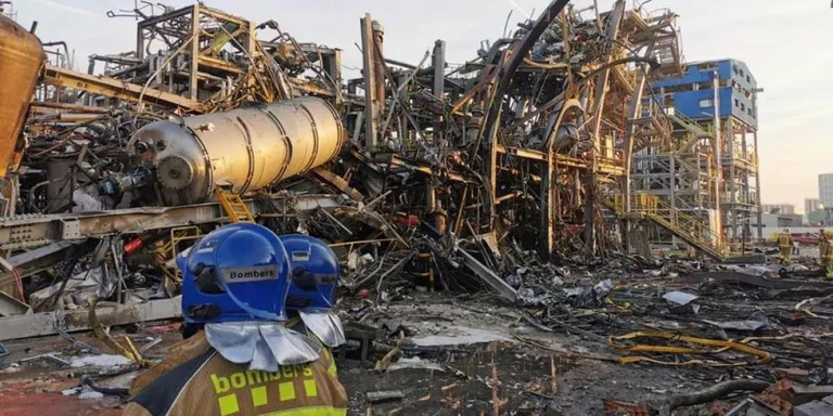 Els autors de 'La gran explosió' sobre IQOXE i la petroquímica, a Ràdio Morell