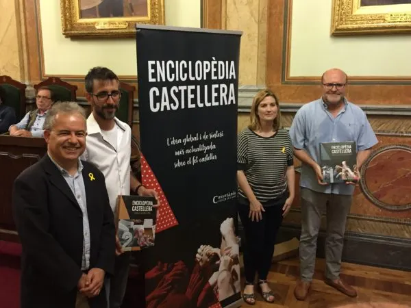 Valls acull la presentació dels dos primers volums de l’Enciclopèdia Castellera