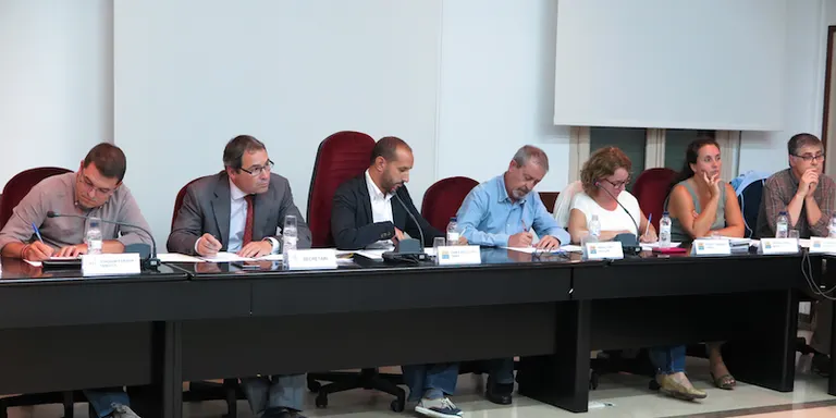 Avui dijous, ple extraordinari i urgent