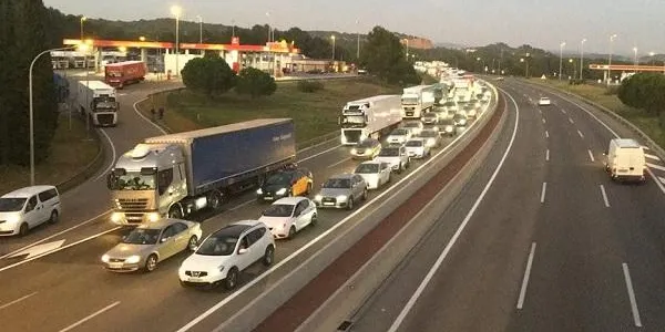 El sector del transport amenaça amb una aturada total del servei si l’administració no atén les seves demandes