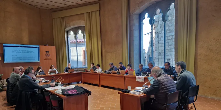 Els futbolistes d'Arenys de Munt van portar un braçalet amb bandera arc de Sant Martí per lluitar contra la LGBTIfòbia a l'esport
