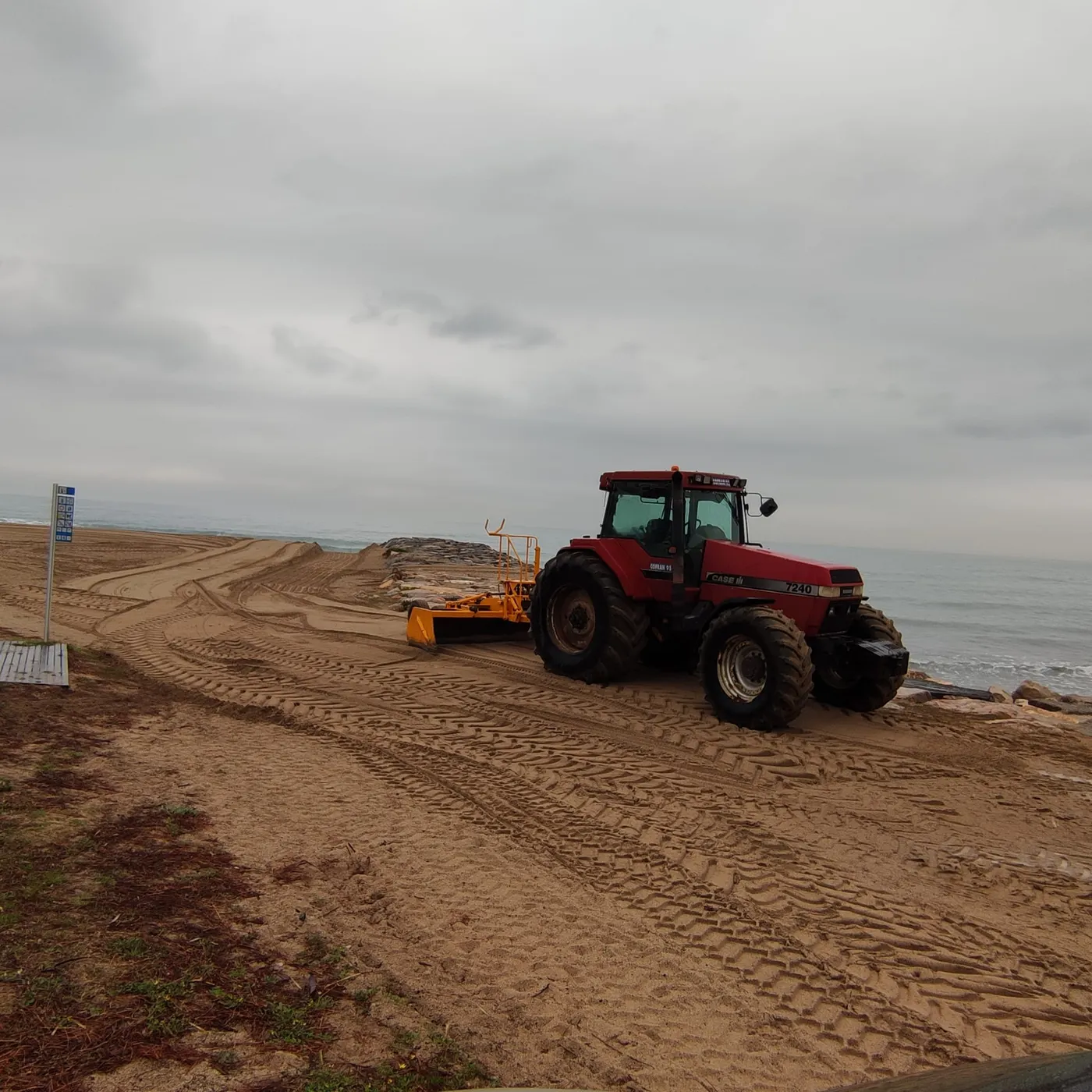 L’Ajuntament comença el condicionament de les platges de cara la temporada d’estiu