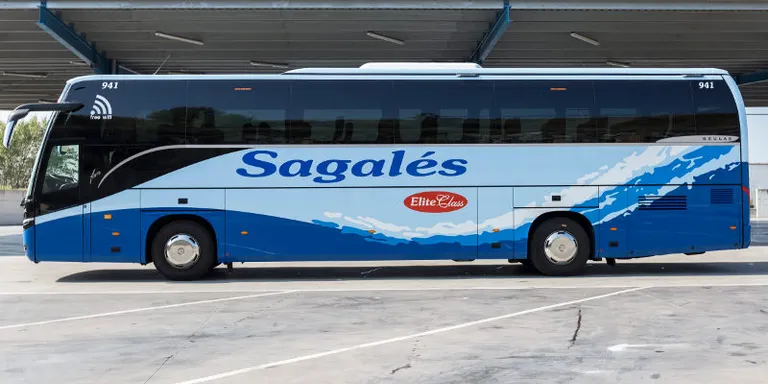 Un jove viatja 15 minuts al maleter d’un autobús Sagalés en quedar-se tancat quan volia agafar l’equipatge
